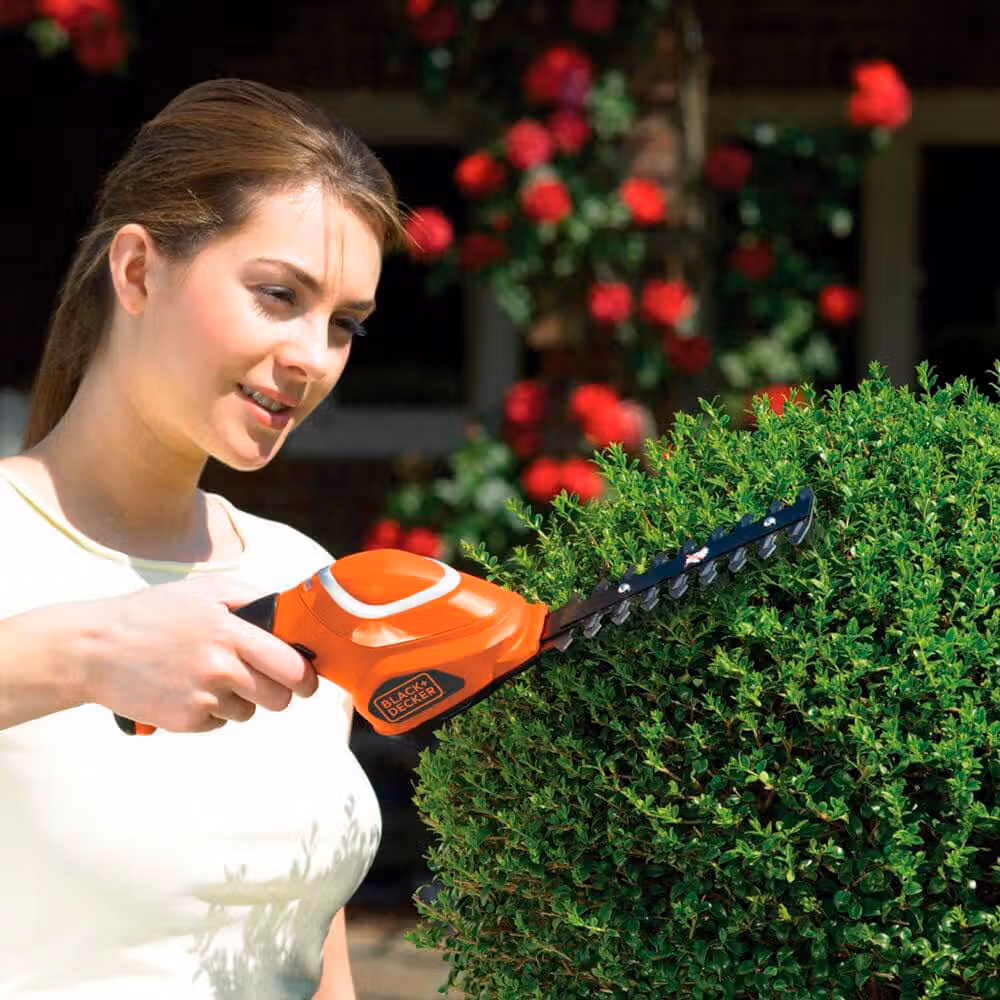 Кусторез-ножницы аккумуляторные Black+Decker GSL700KIT - фото 7