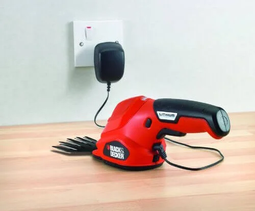 Аккумуляторные ножницы для травы Black+Decker GSL200 - фото 2