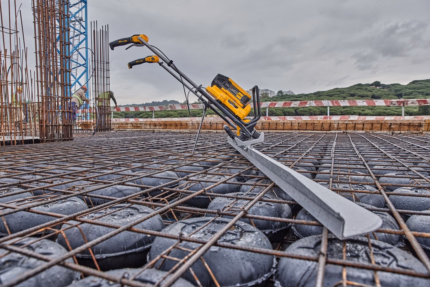 Віброрейка акумуляторна DeWALT POWERSHIFT DCPS330N - фото 10