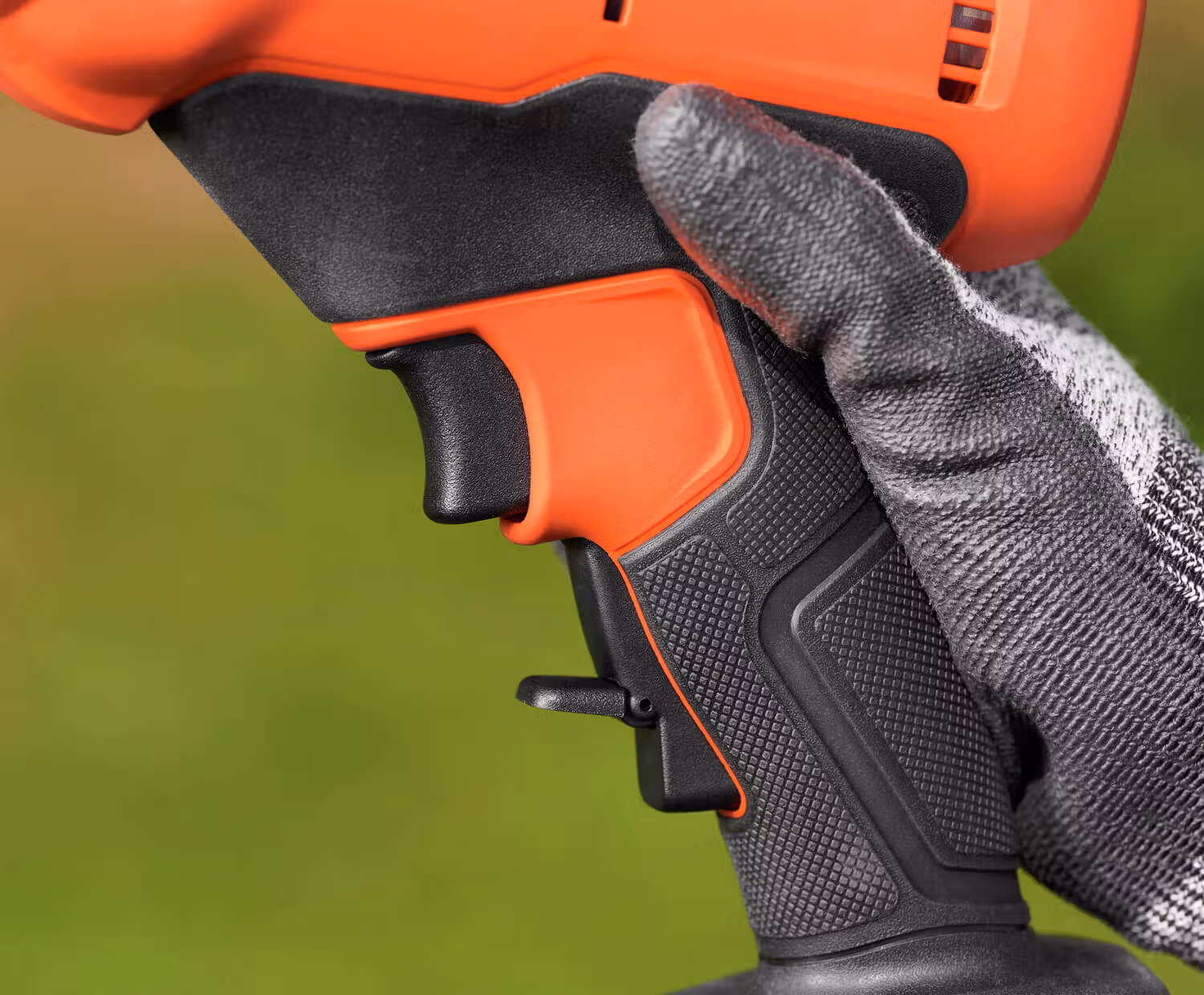 Акумуляторні ножиці-секатор Black+Decker BCPP18D1 - фото 6