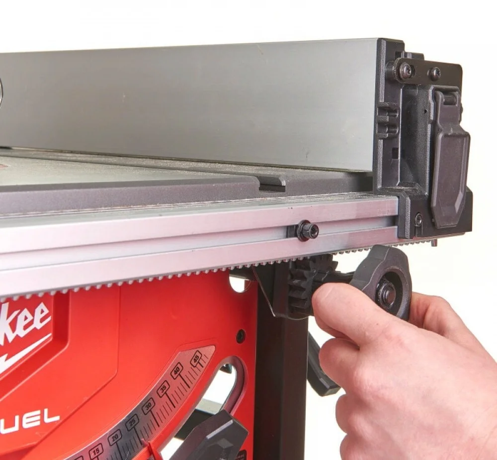 Аккумуляторная настольная пила Milwaukee M18 FTS210-0