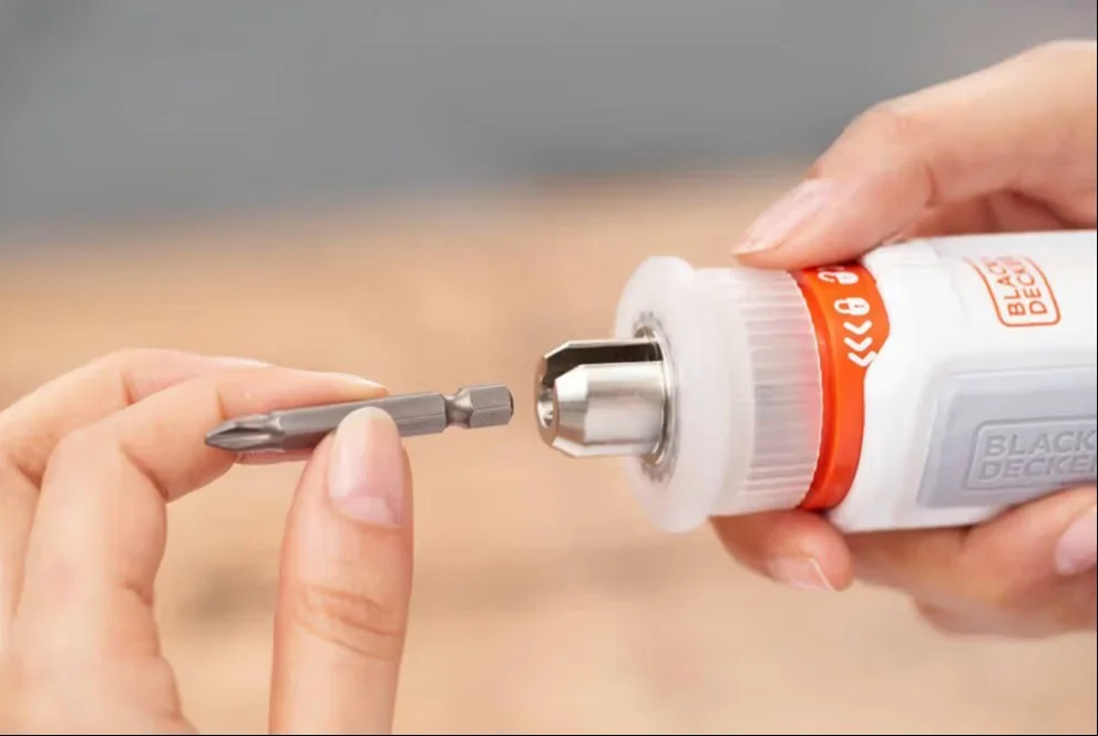Аккумуляторная отвертка Black+Decker BCRTA01 - фото 3