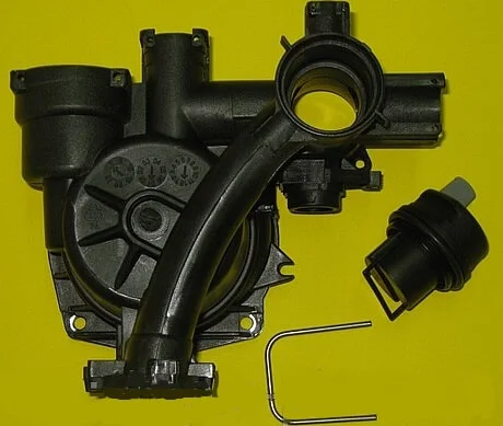 65104681 Колектор повернення (задня частина насоса) для котлів Ariston Uno