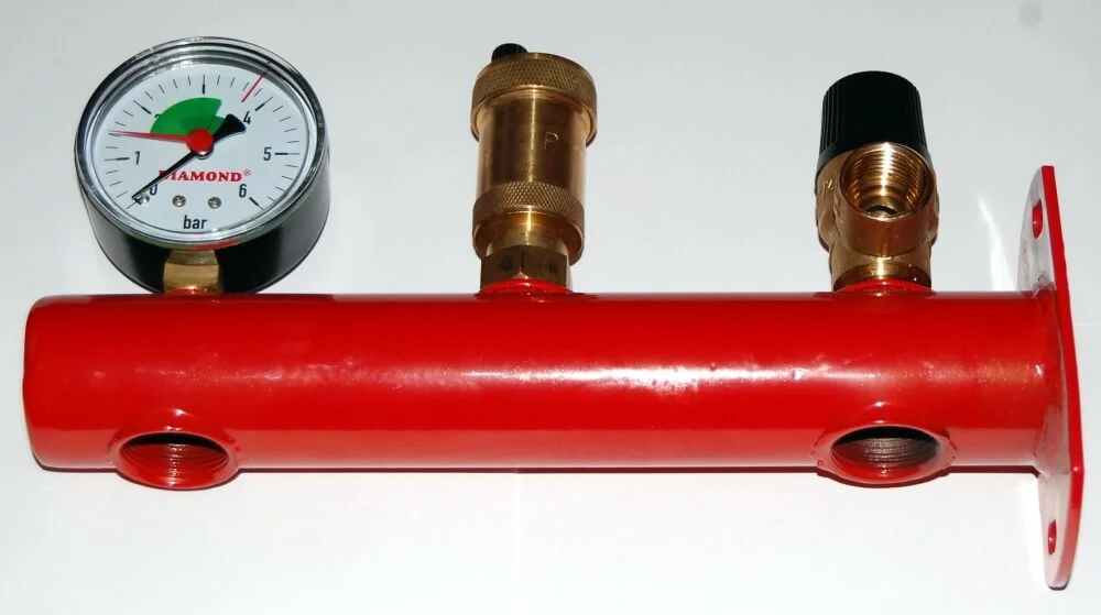 Група безпеки котла з підключенням розширювального баку