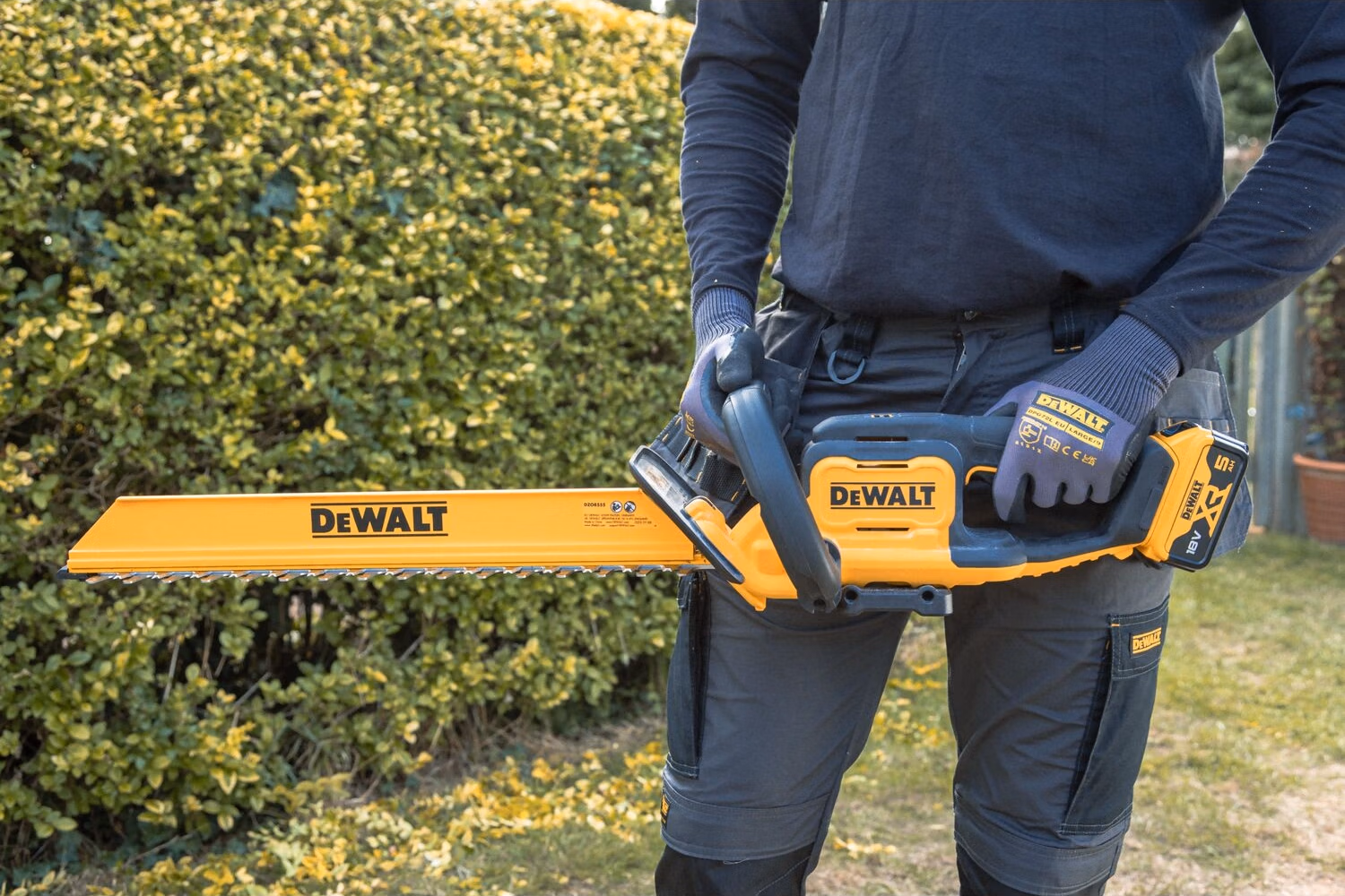 Аккумуляторный кусторез DeWALT DCMHT564P1, нож 55 см - фото 9