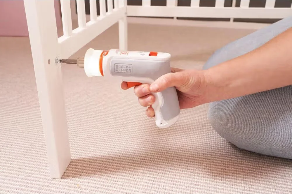 Аккумуляторная отвертка Black+Decker BCRTA01 - фото 5