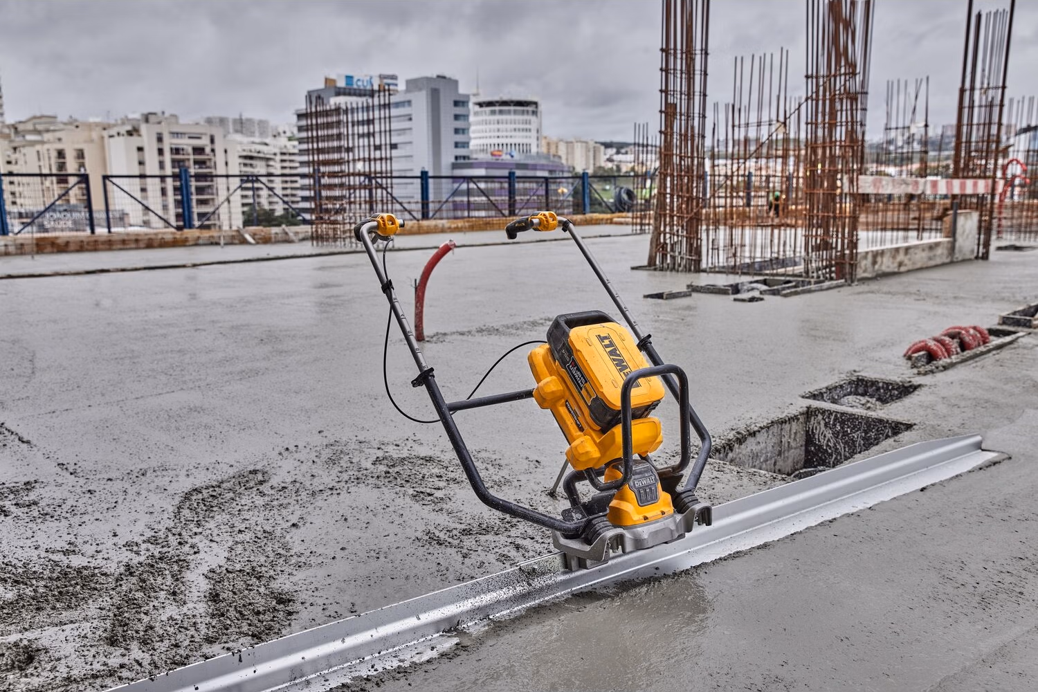 Віброрейка акумуляторна DeWALT POWERSHIFT DCPS330N - фото 9