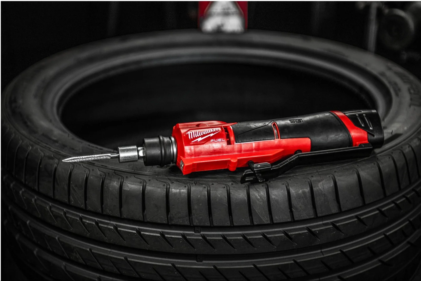 Шліфмашина пряма акумуляторна 7/16" HEX Milwaukee M12 FTB-0   4933472215