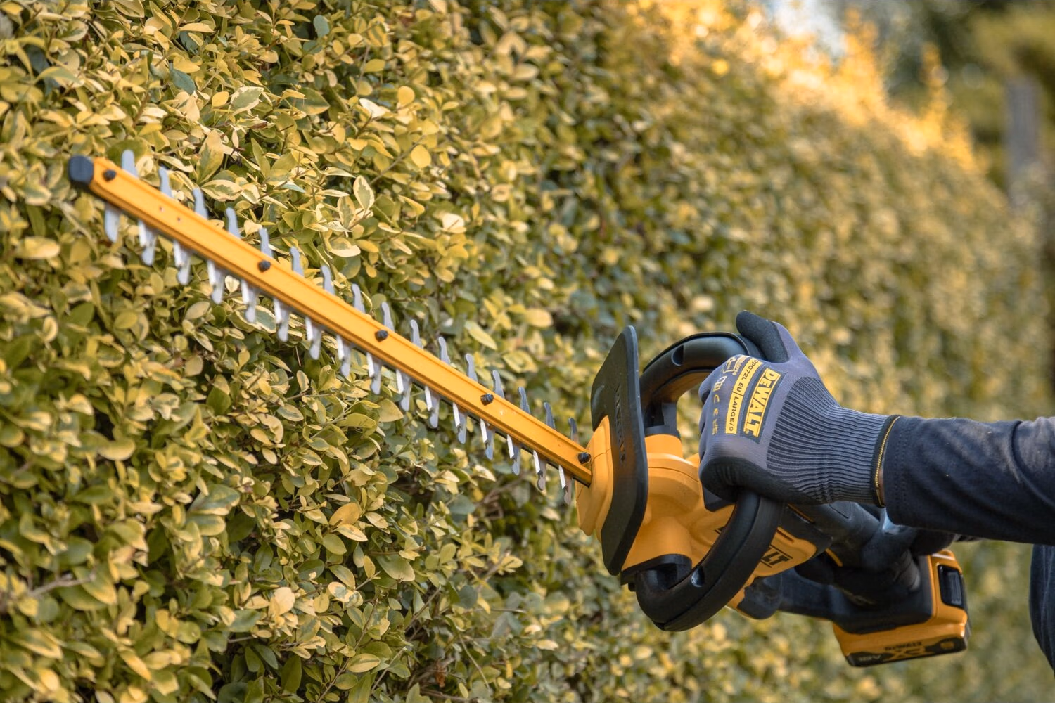 Аккумуляторный кусторез DeWALT DCMHT564P1, нож 55 см - фото 7
