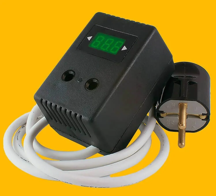 Автомат захисту Бар'єр-4П зі шнуром (регульований 2,5 кВт)