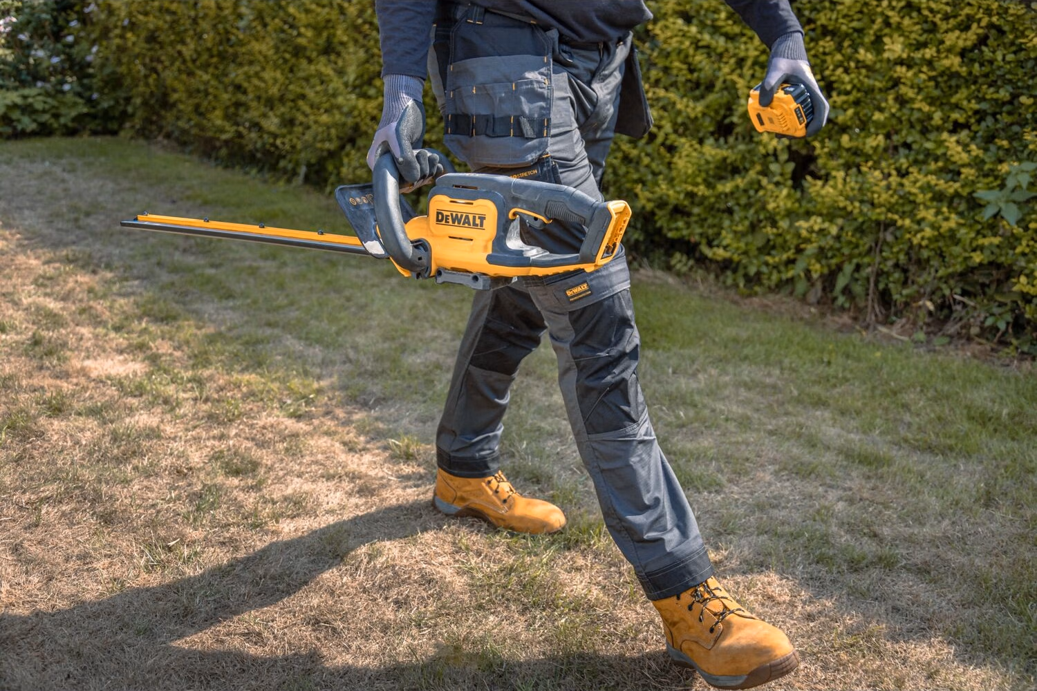 Аккумуляторный кусторез DeWALT DCMHT564N, без батареи - фото 6